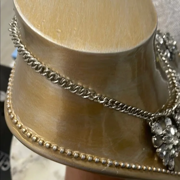 Elegant Silver Floral Necklace - Picture 5 of 9